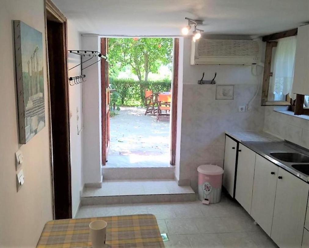 Aiolis Rooms Kamariotissa Bagian luar foto